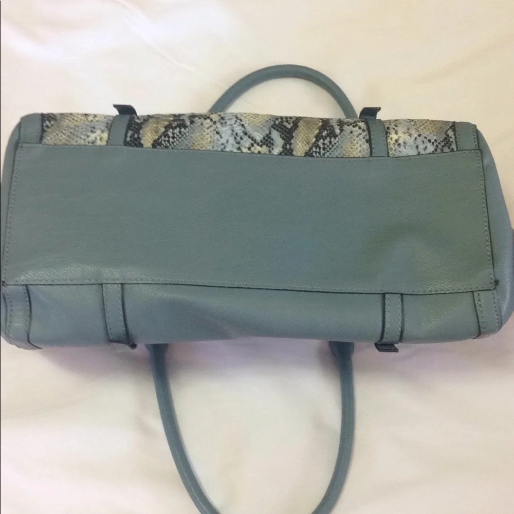 🎉Price Drop! Simply Vera Grayish-Blue Purse